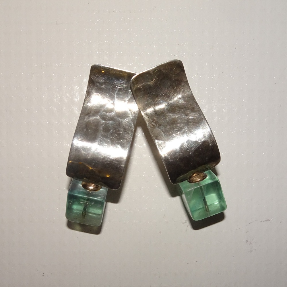Modernist Hammered Ss 925 Acrylic Pierced Earrings